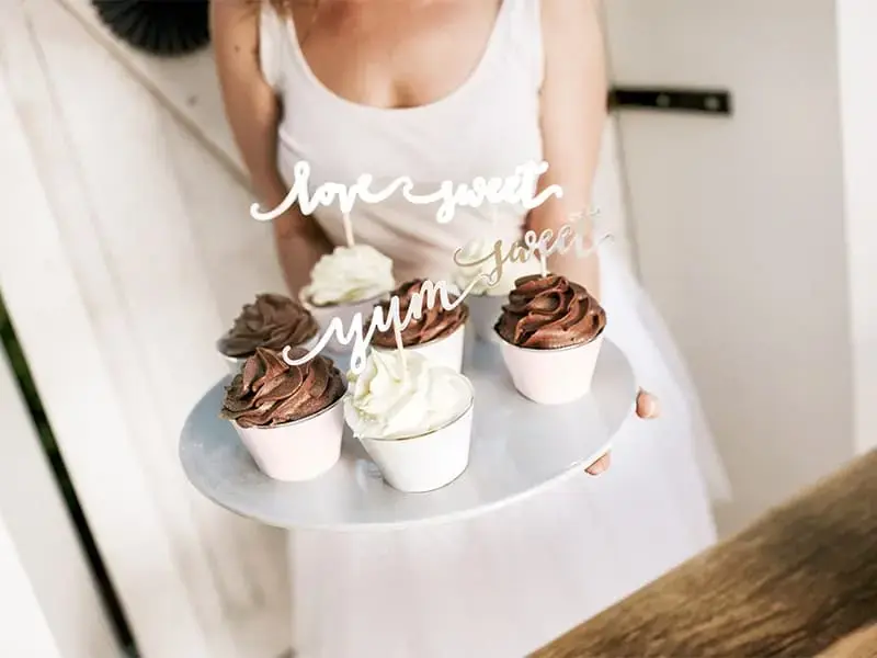 Cupcake wrappers, απαραίτητο αξεσουάρ για DIY αποκριάτικη στολή ζαχαροπλάστη για παιδιά