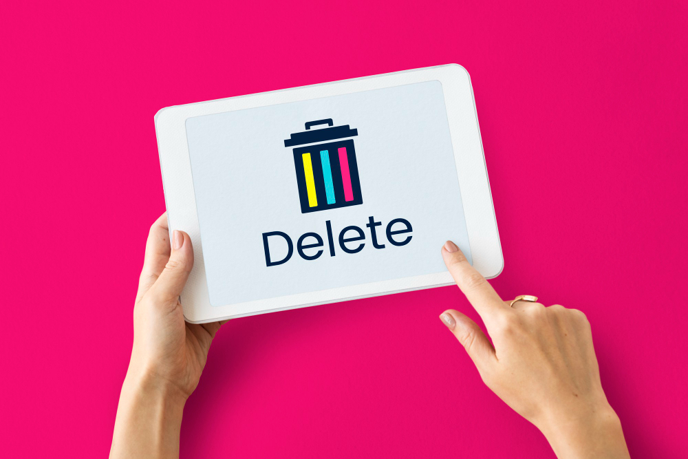 DIGITAL DECLUTTER: 7 Τρόποι για να Πετύχεις την Ψηφιακή Αποσυμφόρηση