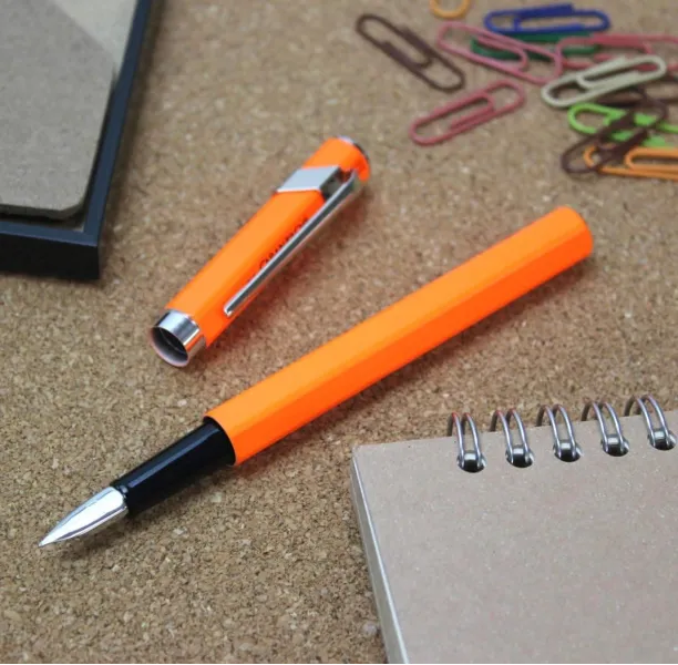 πένα caran d'ache 849 plume fluo medium πορτοκαλί - Caran d'ache